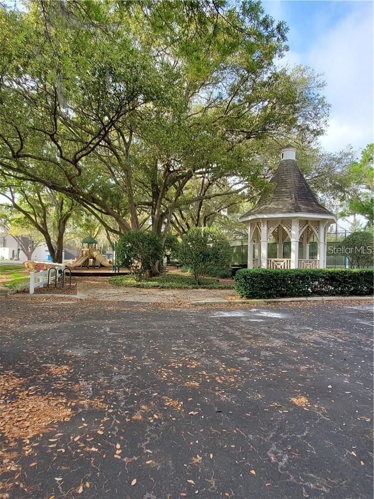 8510 KENTUCKY DERBY DR