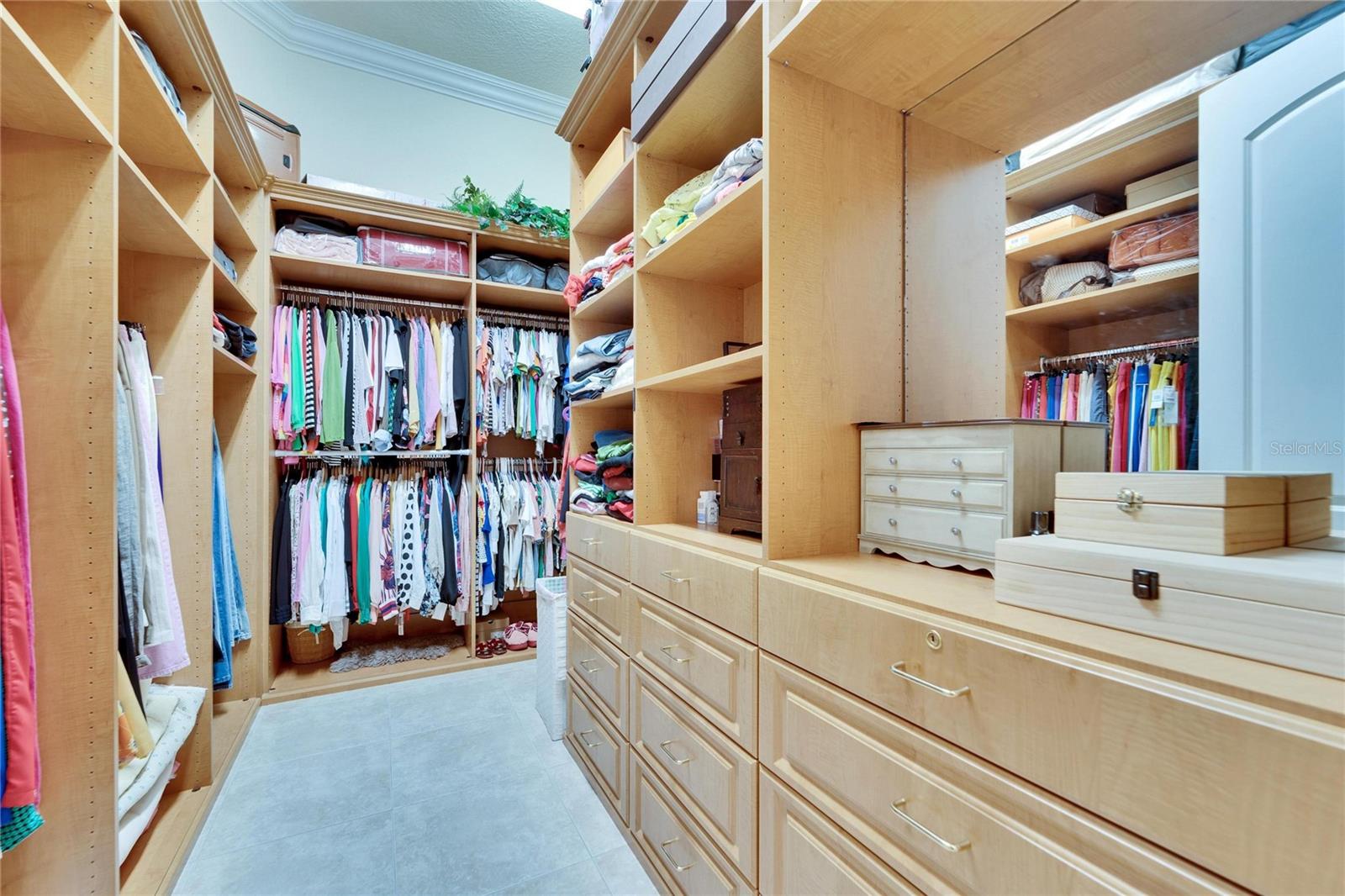 8510 KENTUCKY DERBY DR