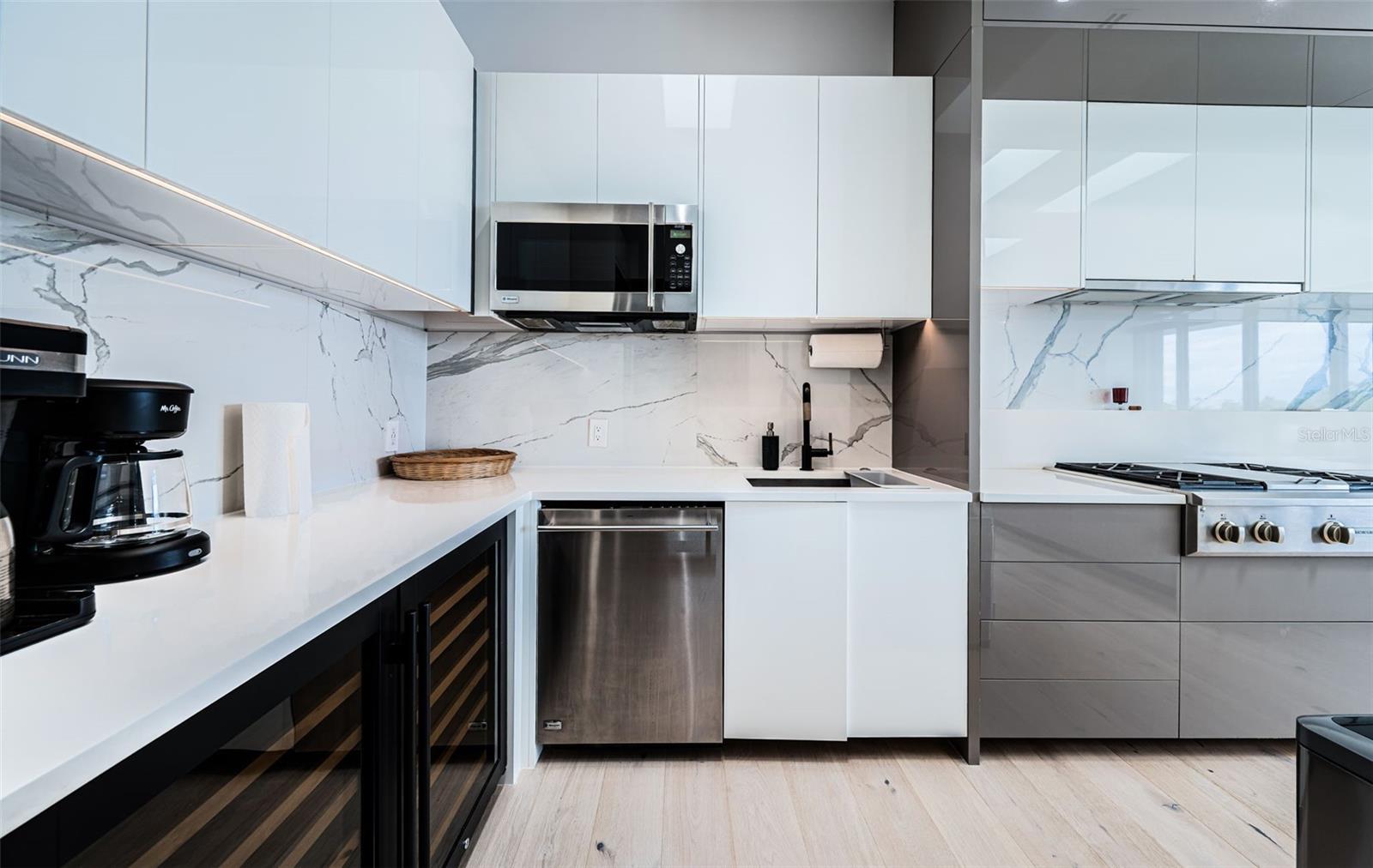 14077 N BAYSHORE DR, MADEIRA BEACH, FL, 33708