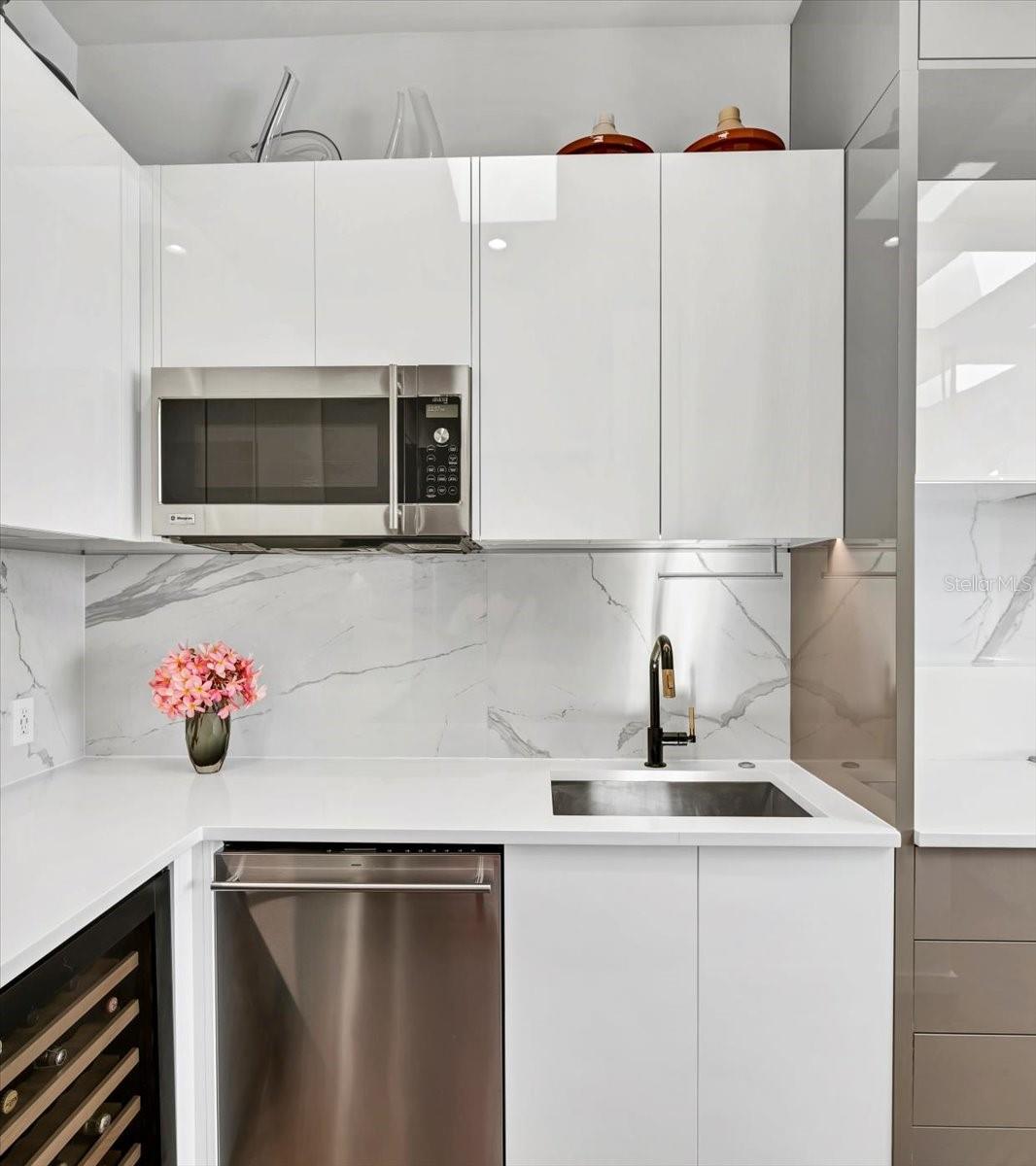 14077 N BAYSHORE DR, MADEIRA BEACH, FL, 33708