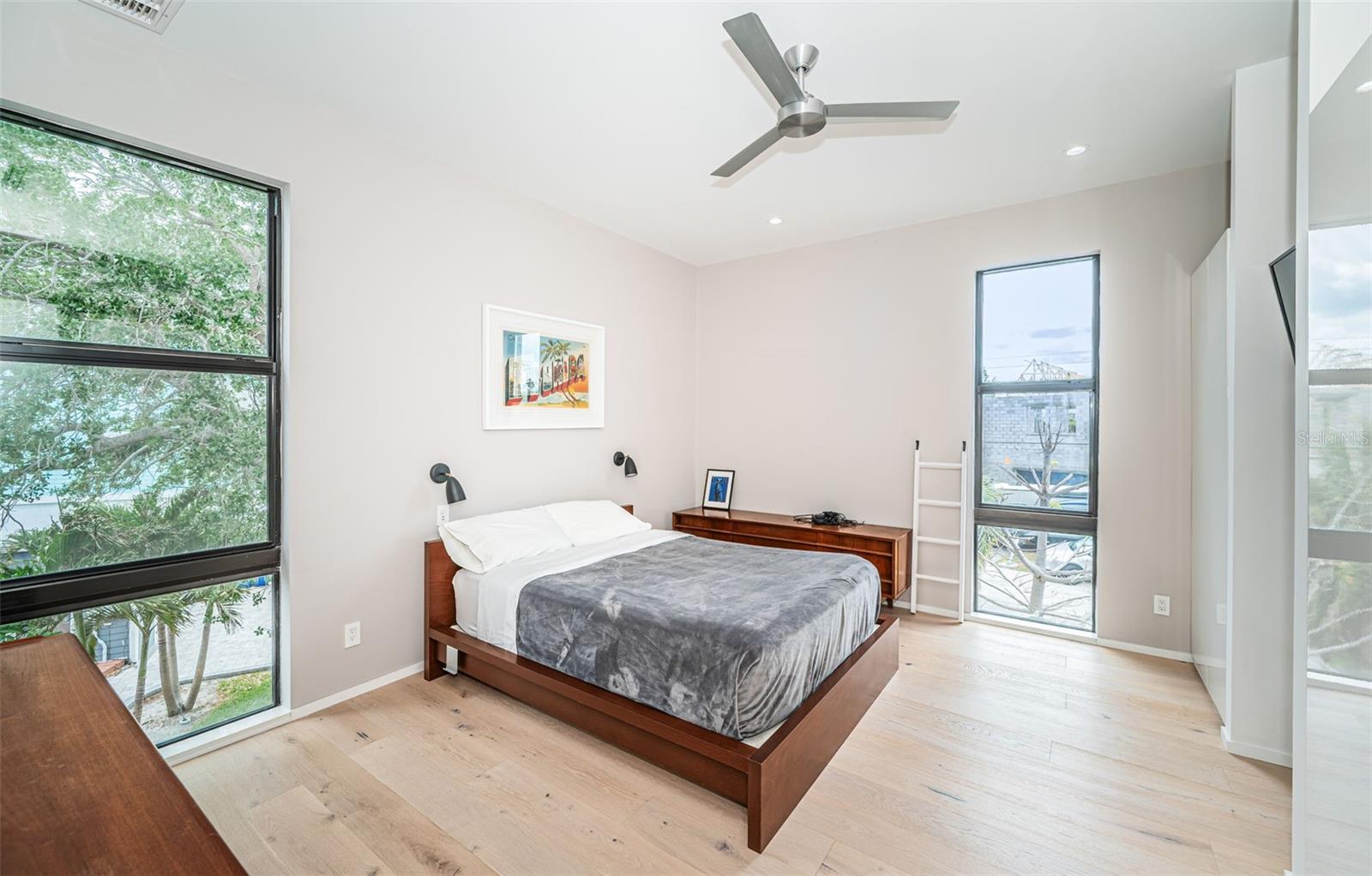 14077 N BAYSHORE DR, MADEIRA BEACH, FL, 33708