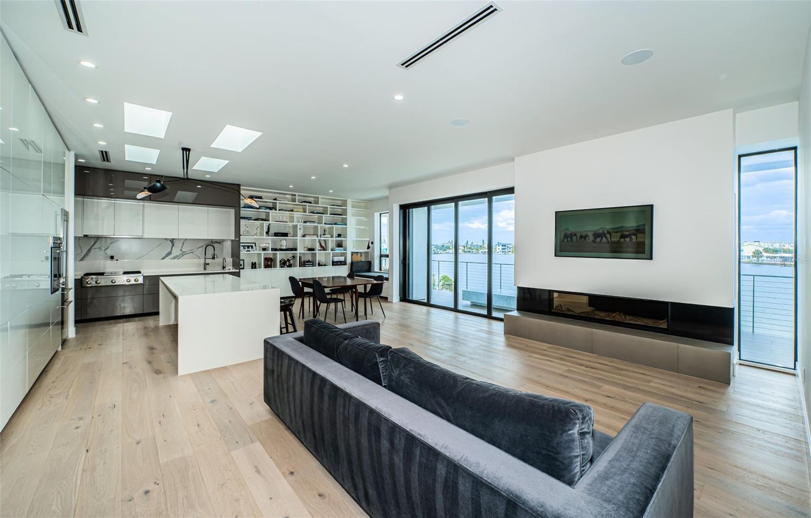 14077 N BAYSHORE DR, MADEIRA BEACH, FL, 33708