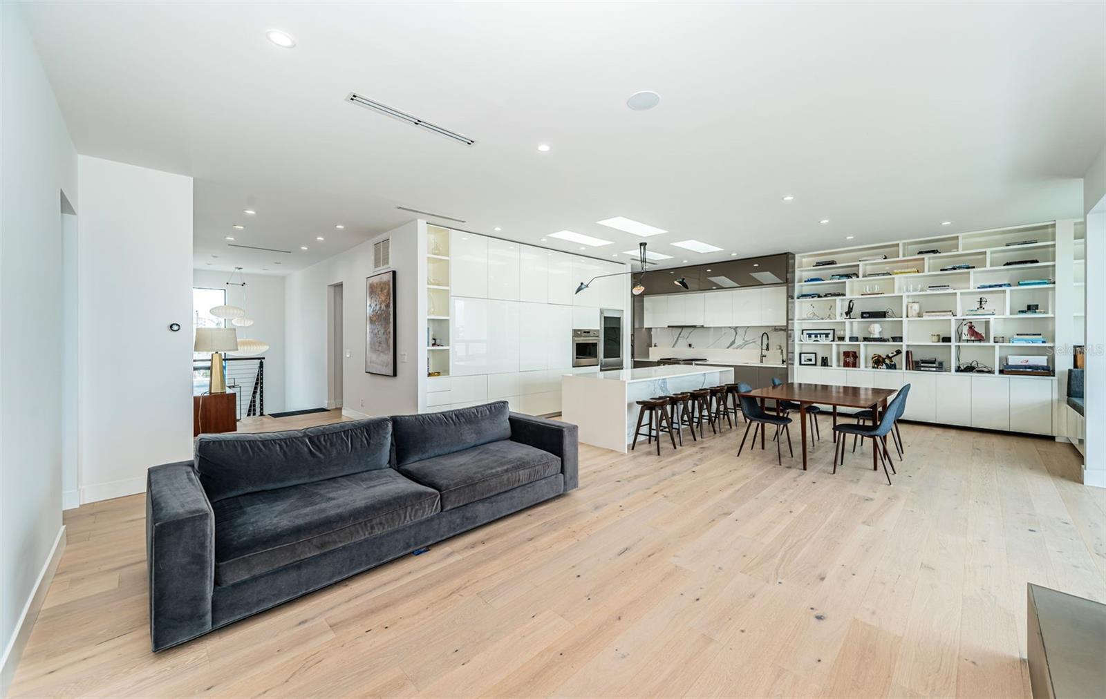 14077 N BAYSHORE DR, MADEIRA BEACH, FL, 33708