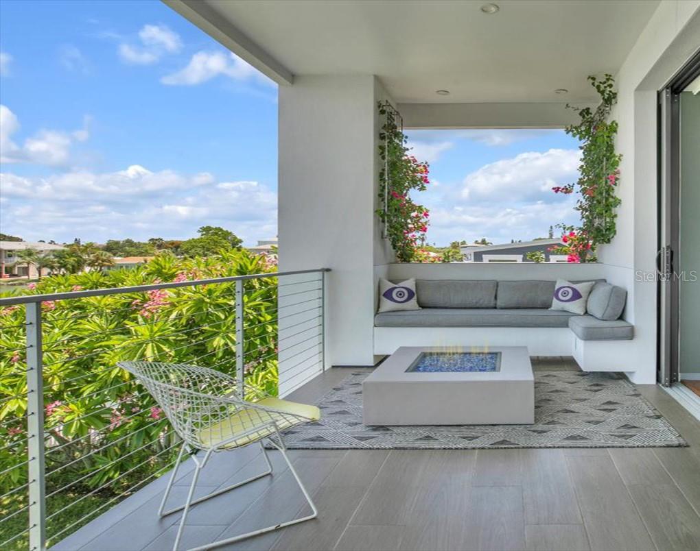 14077 N BAYSHORE DR, MADEIRA BEACH, FL, 33708