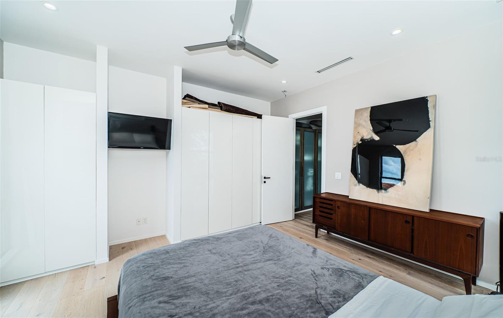 14077 N BAYSHORE DR, MADEIRA BEACH, FL, 33708