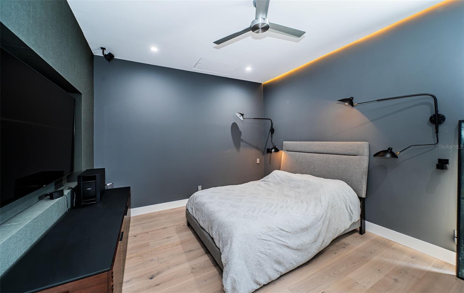 14077 N BAYSHORE DR, MADEIRA BEACH, FL, 33708