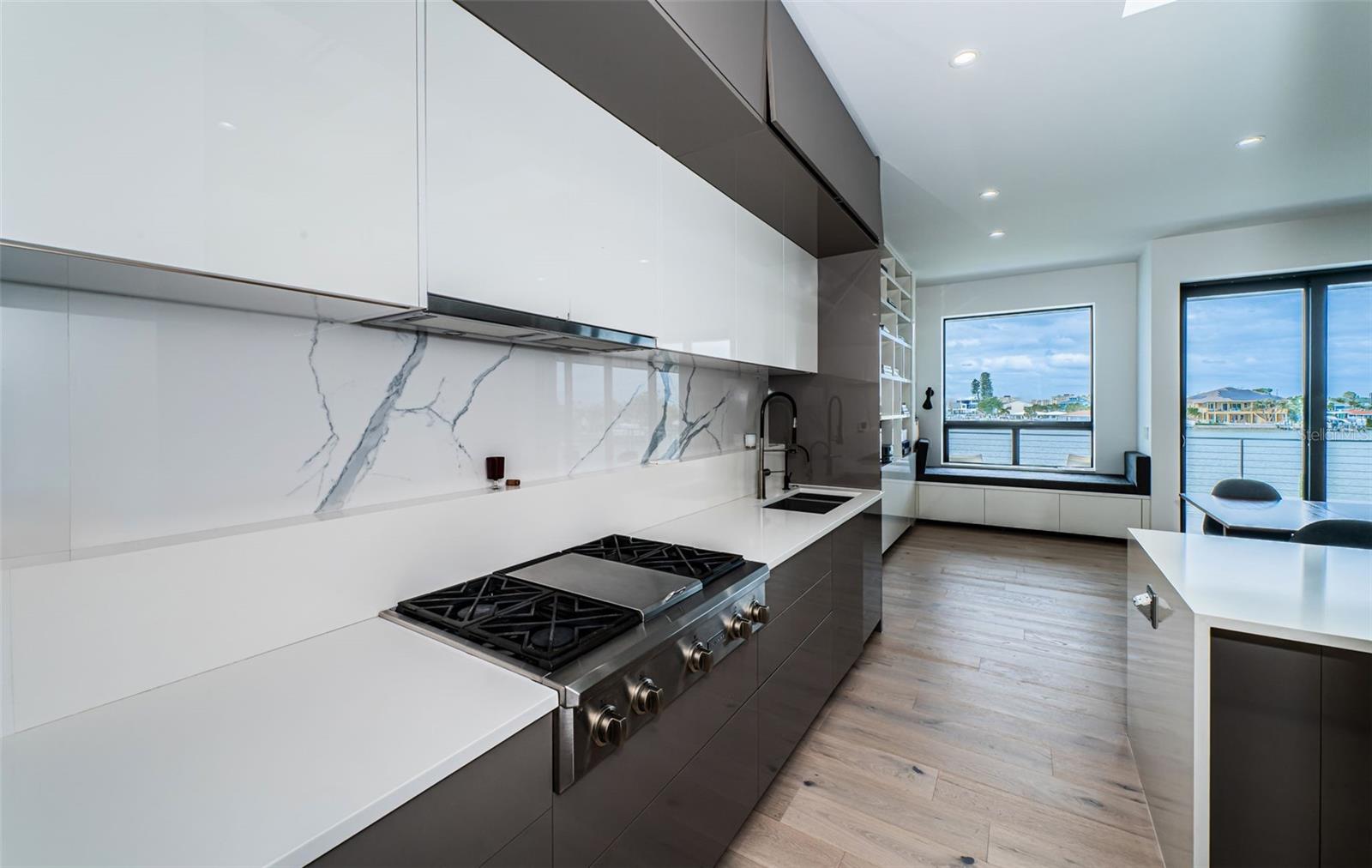 14077 N BAYSHORE DR, MADEIRA BEACH, FL, 33708