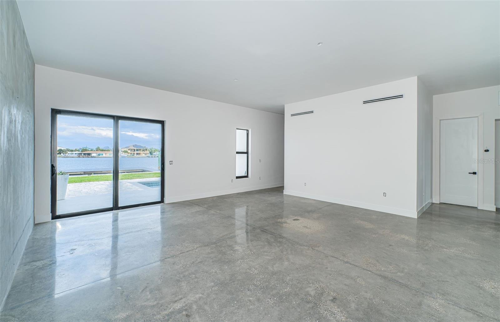 14077 N BAYSHORE DR, MADEIRA BEACH, FL, 33708