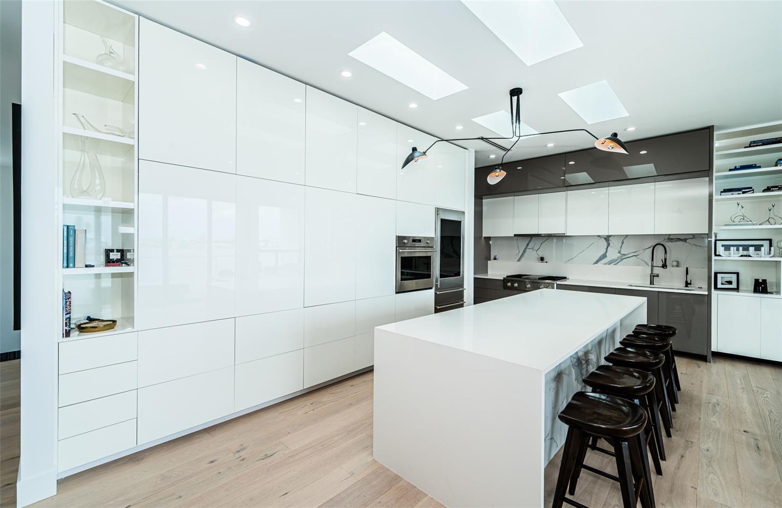 14077 N BAYSHORE DR, MADEIRA BEACH, FL, 33708