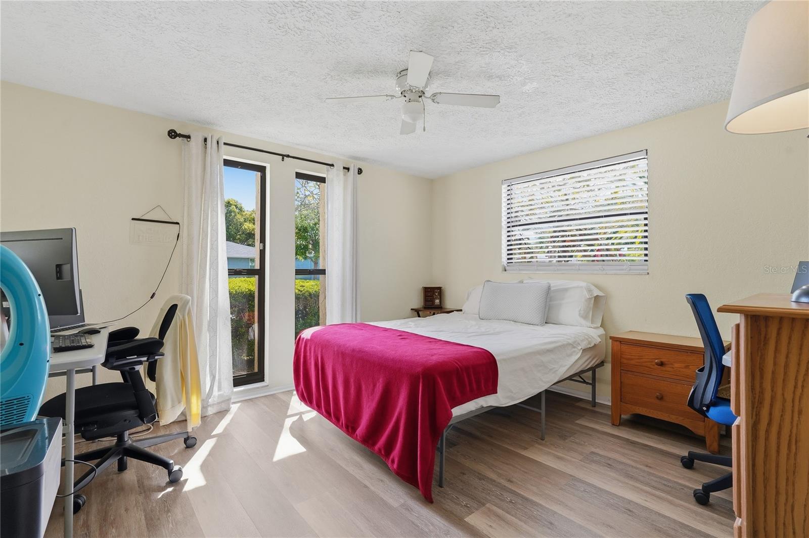 Guest Bedroom (Office)