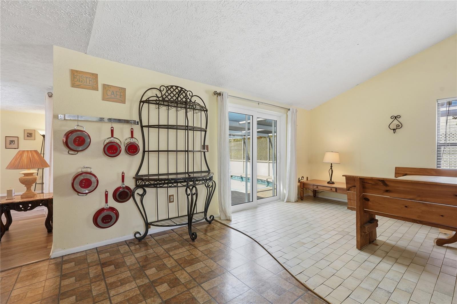 Kitchen/Family Room Combo