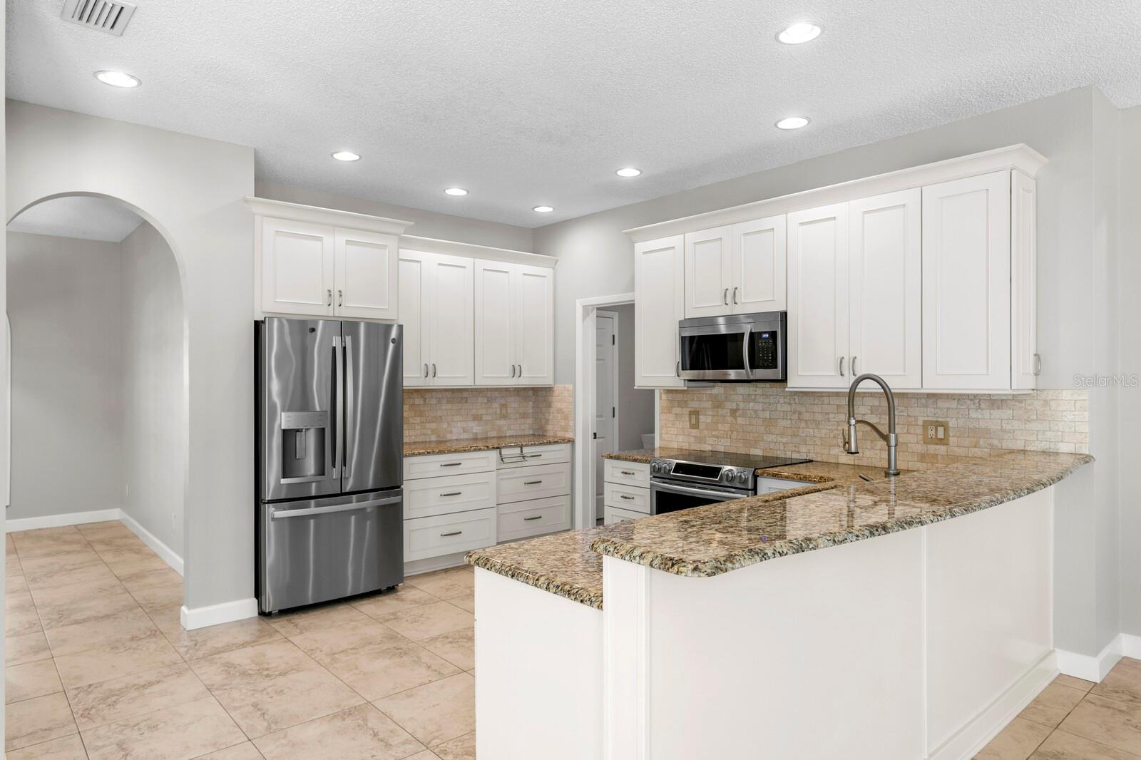 Kitchen with Breakfast Bar