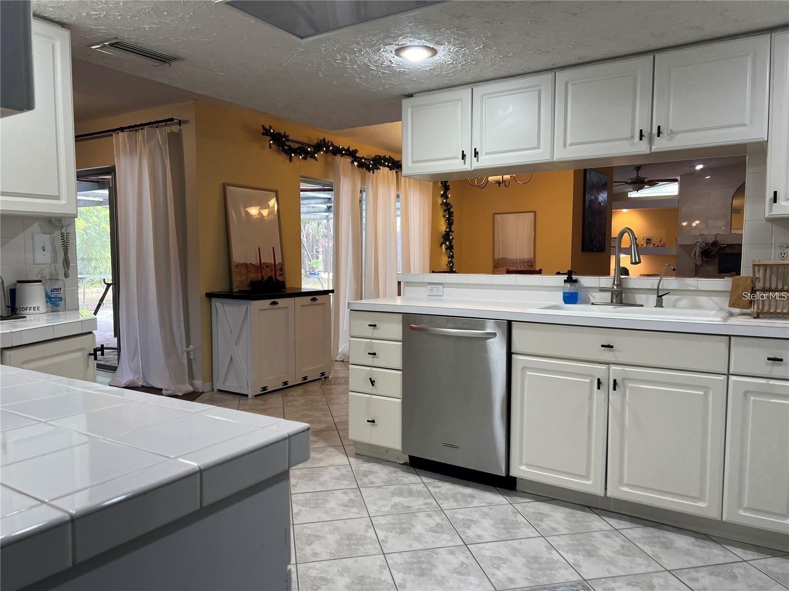 8748 FOREST LAKE DR, PORT RICHEY, FL, 34668