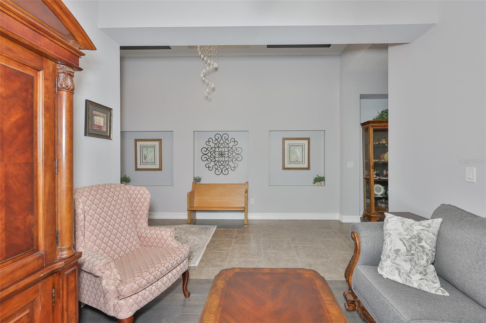 Flex room to foyer view