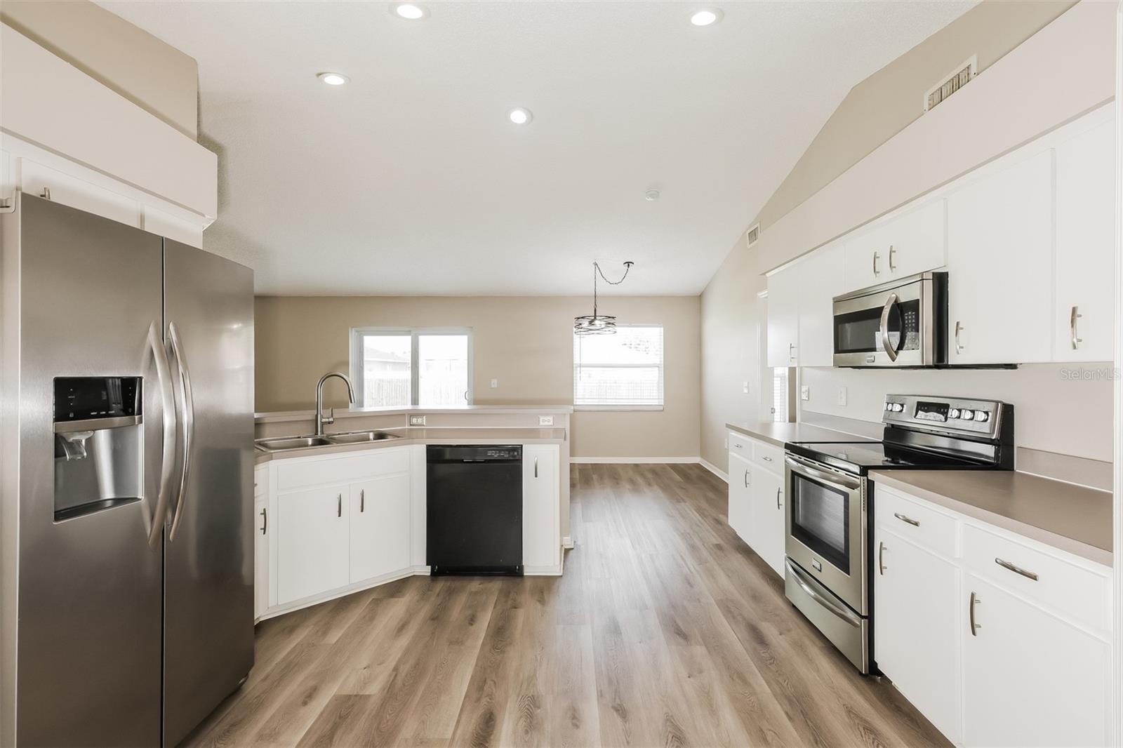8157 BRISTOL BAY AVE, LAKELAND, FL, 33810