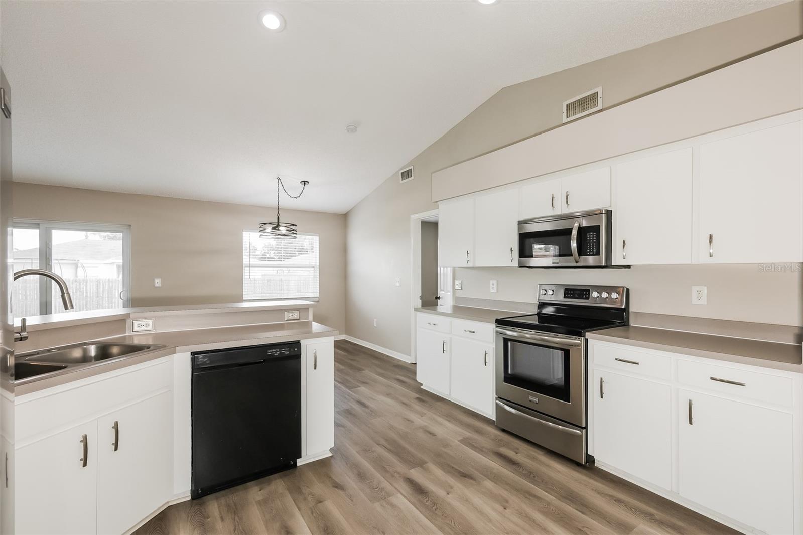 8157 BRISTOL BAY AVE, LAKELAND, FL, 33810