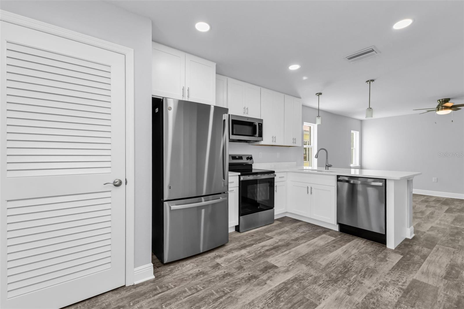 301 E VIRGINIA AVE, PUNTA GORDA, FL, 33950