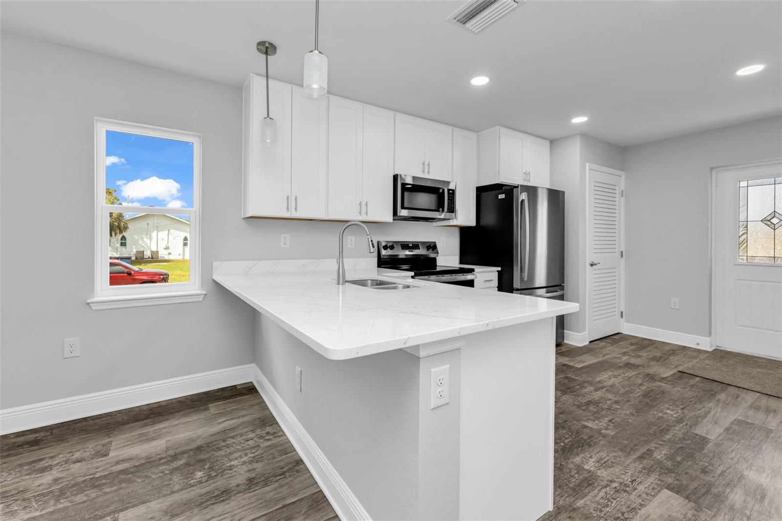 301 E VIRGINIA AVE, PUNTA GORDA, FL, 33950