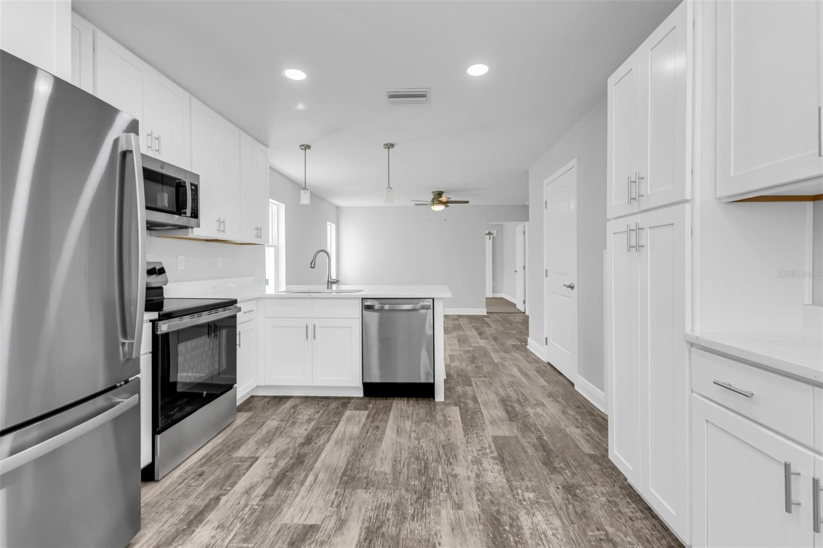 301 E VIRGINIA AVE, PUNTA GORDA, FL, 33950