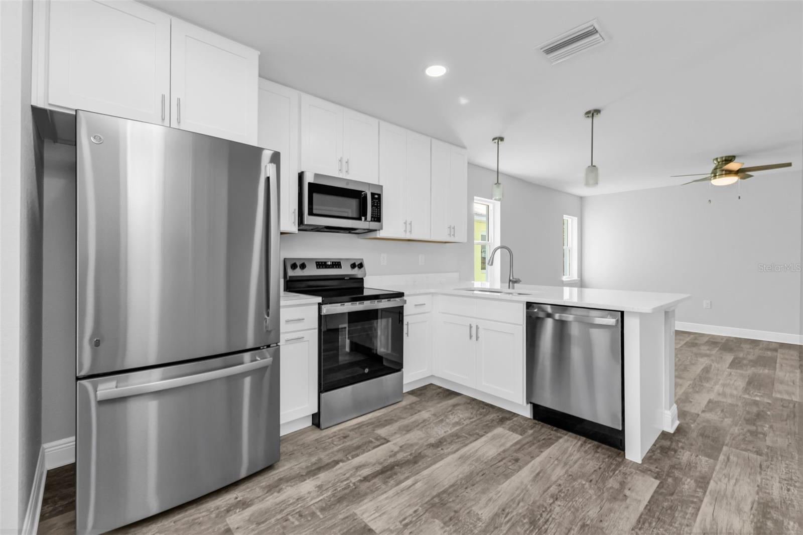 301 E VIRGINIA AVE, PUNTA GORDA, FL, 33950