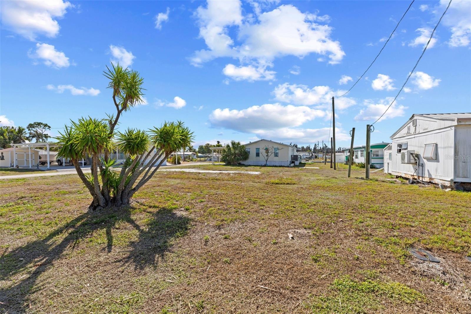 4987 FLAMINGO DR, ST JAMES CITY, FL, 33956