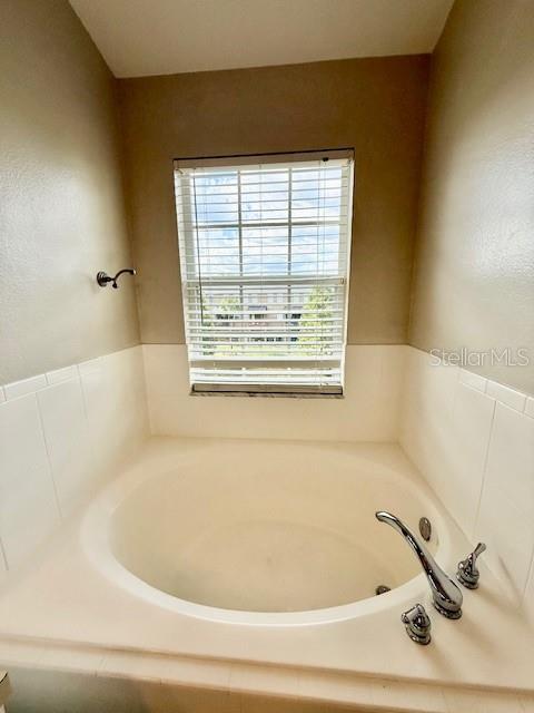 2947 POINTEVIEW DR, TAMPA, FL, 33611