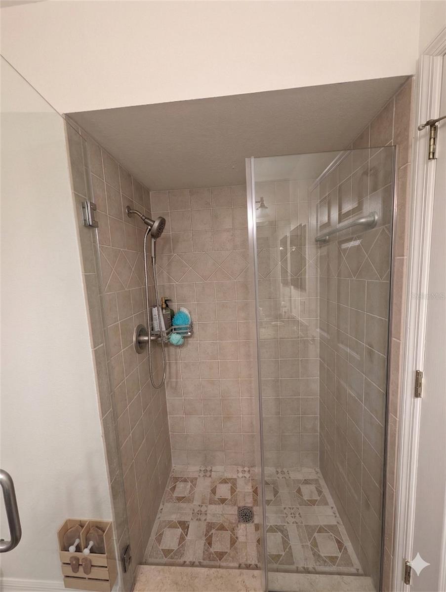 18027 PALM BREEZE DR, TAMPA, FL, 33647
