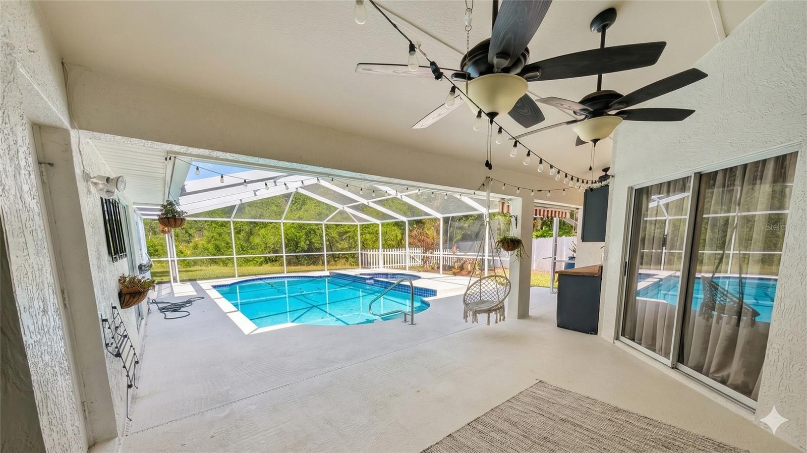18027 PALM BREEZE DR, TAMPA, FL, 33647