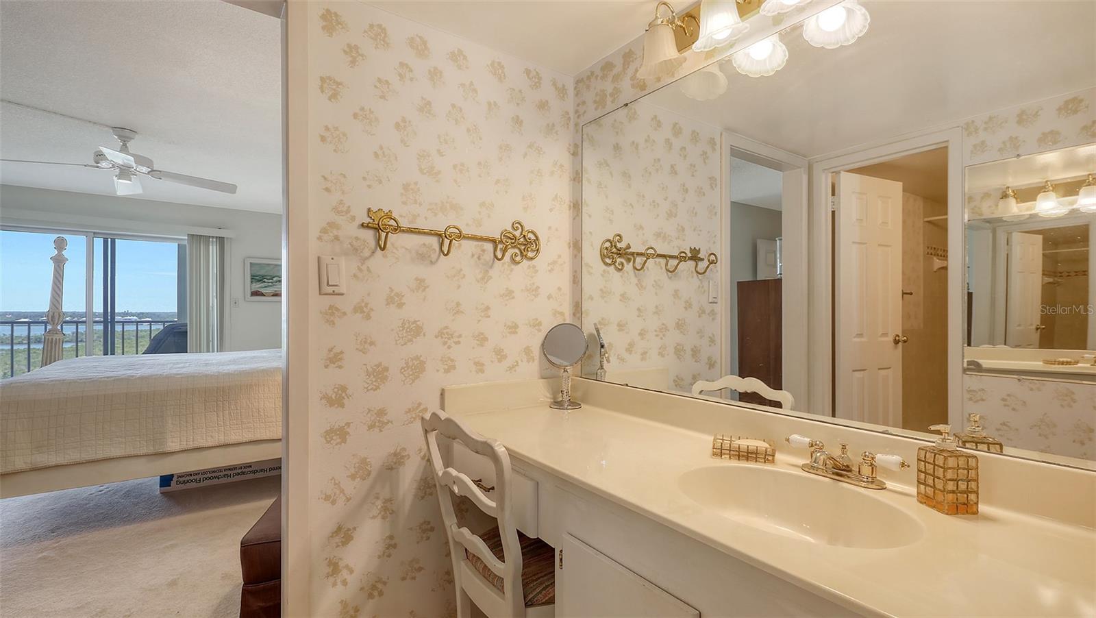 9393 MIDNIGHT PASS RD #P4, SARASOTA, FL, 34242