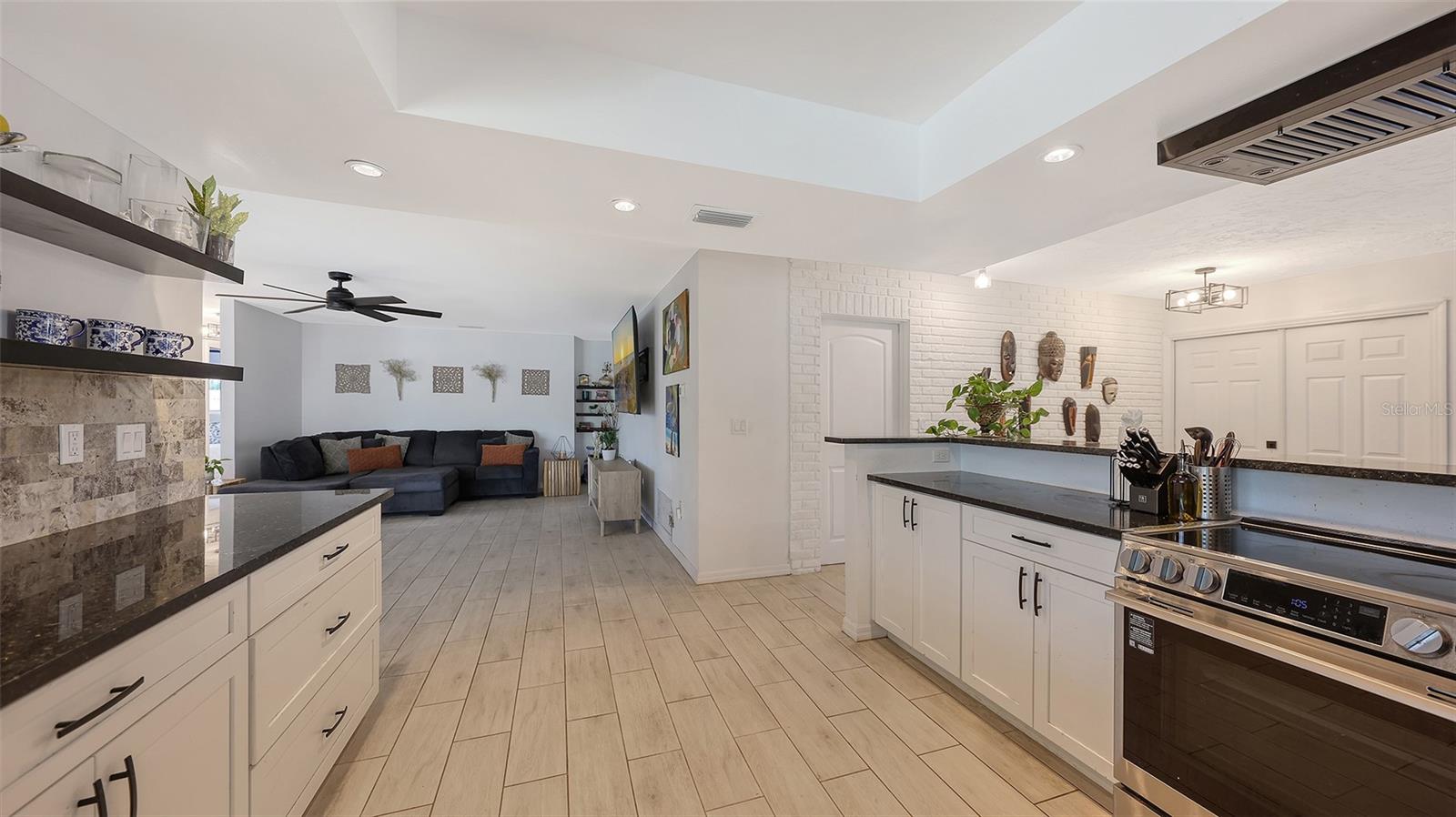 589 COMMONWEALTH LN, SARASOTA, FL, 34242