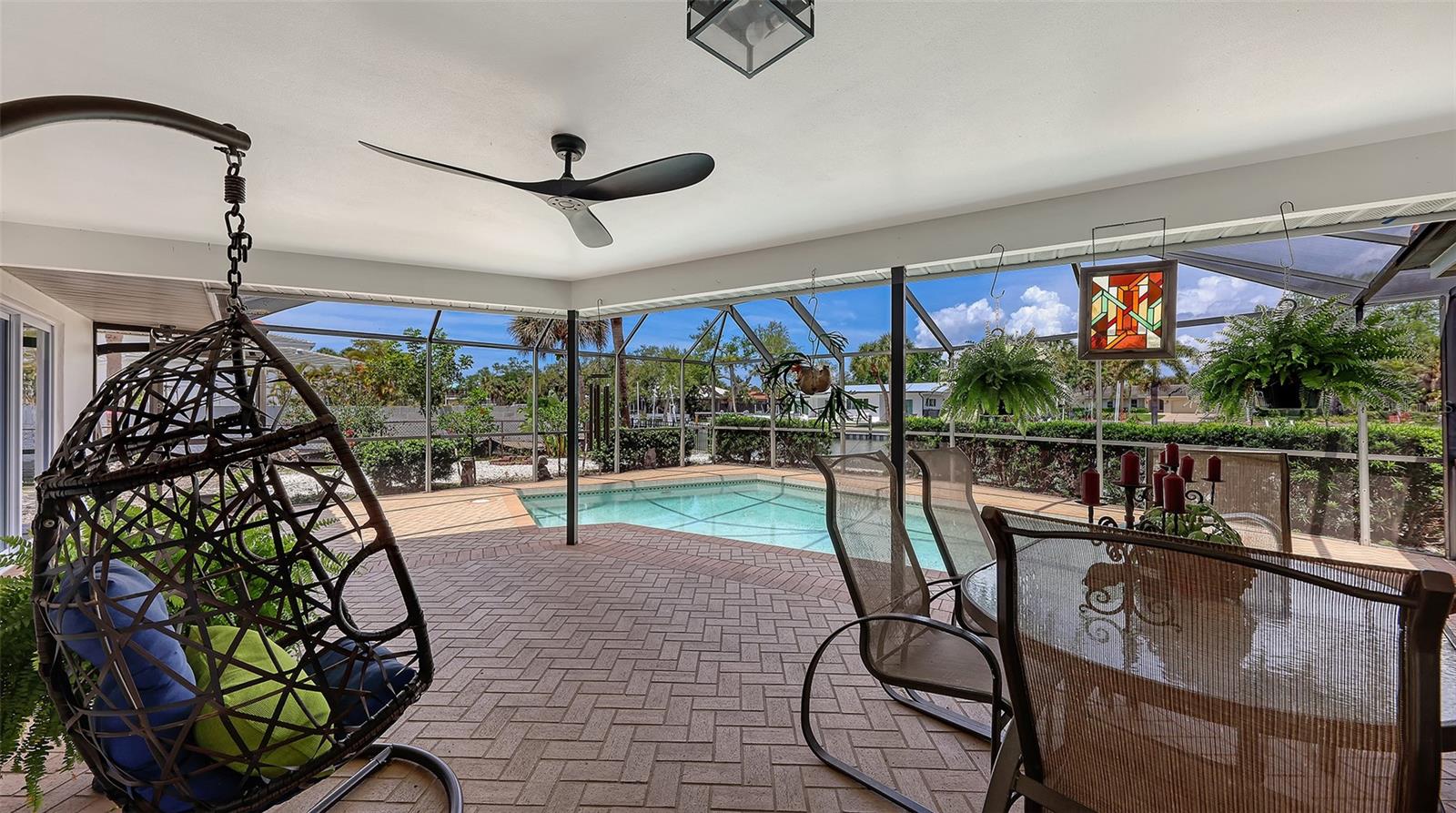 589 COMMONWEALTH LN, SARASOTA, FL, 34242