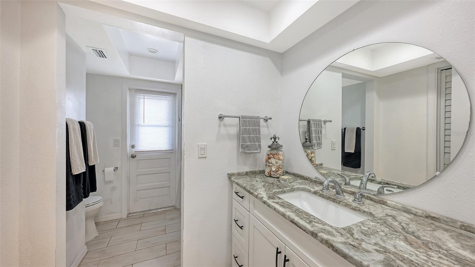 589 COMMONWEALTH LN, SARASOTA, FL, 34242