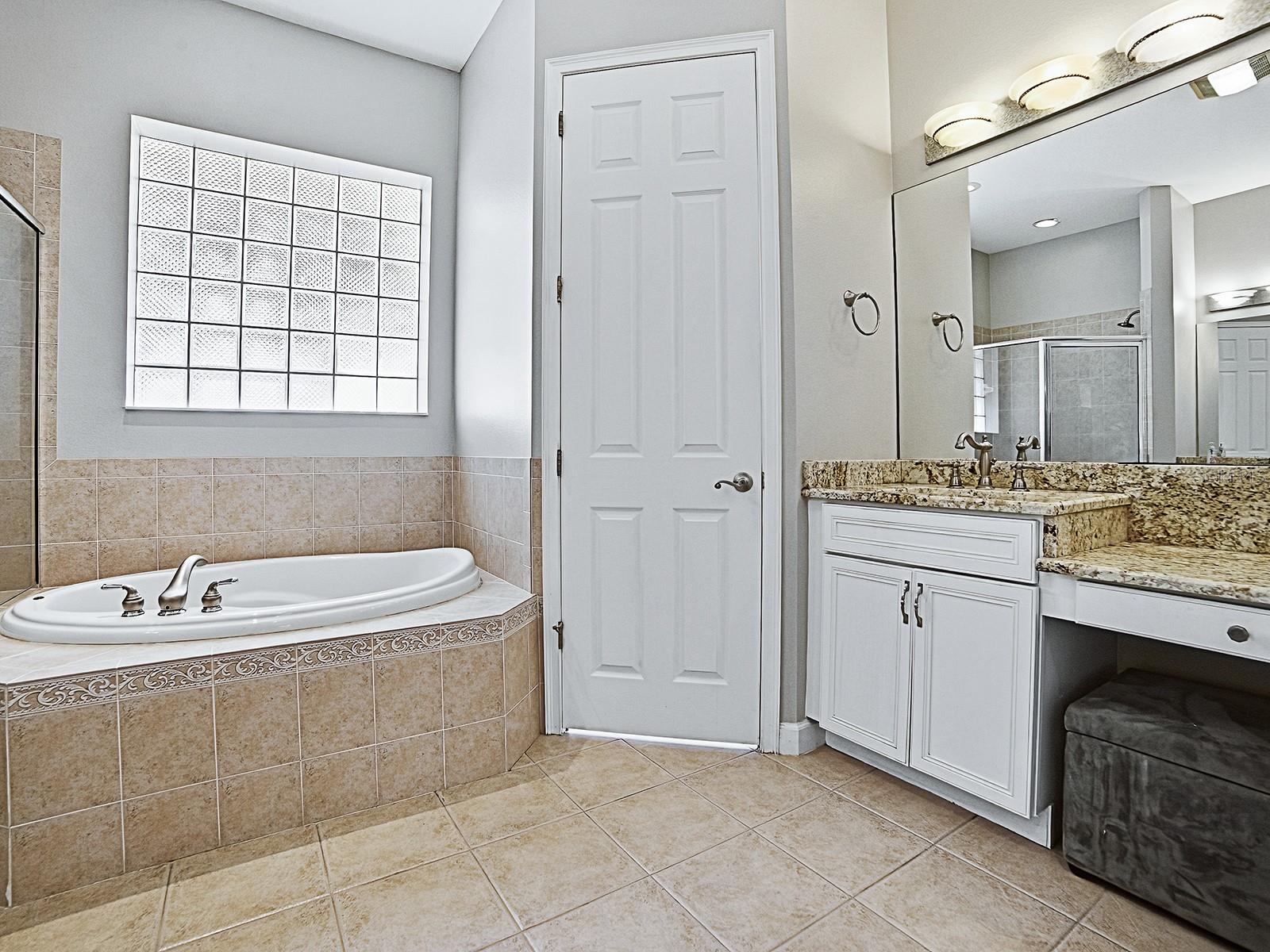 9926 SANTA BARBARA CT, HOWEY IN THE HILLS, FL, 34737