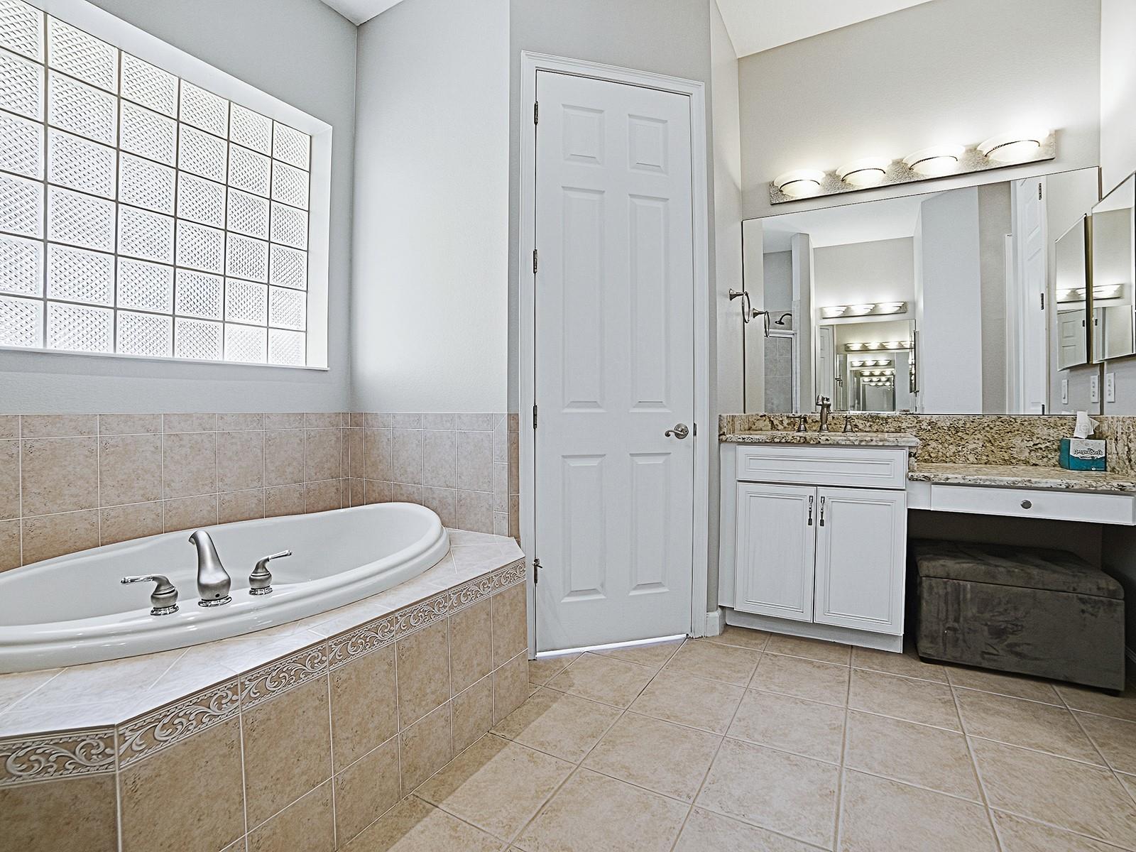 9926 SANTA BARBARA CT, HOWEY IN THE HILLS, FL, 34737