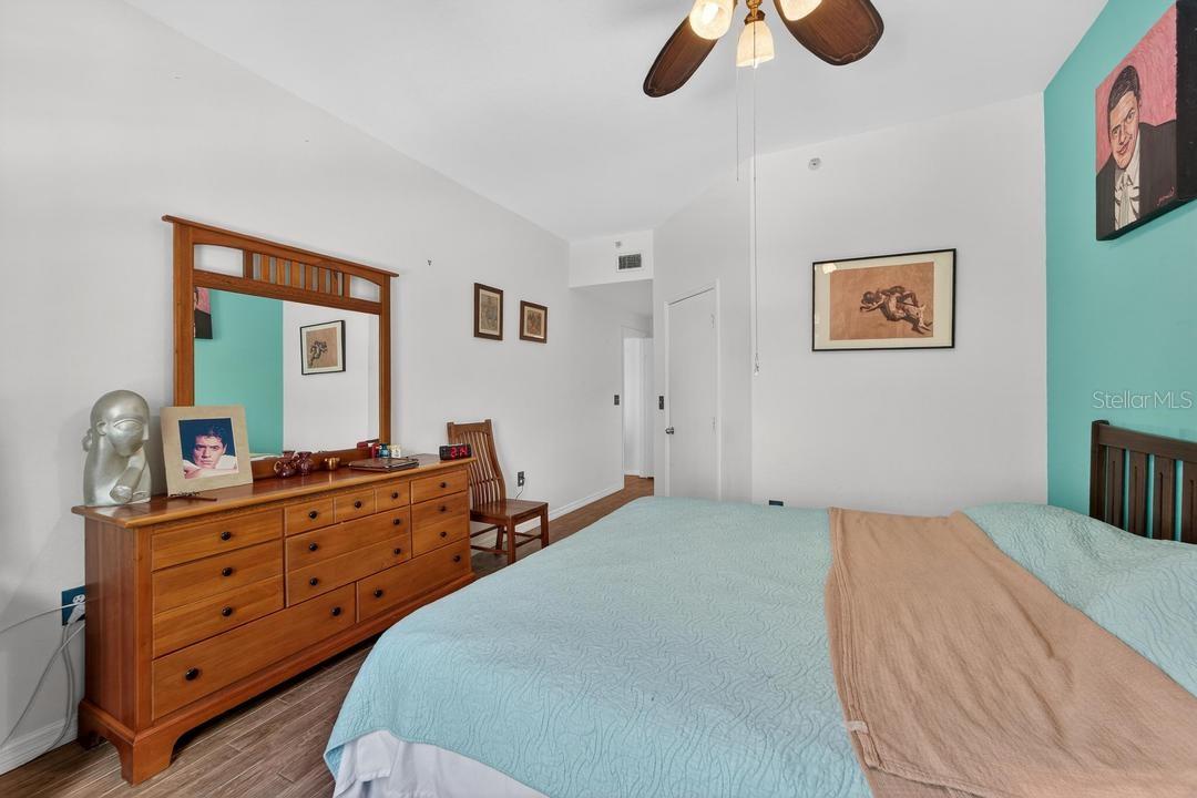 TB8493366 Property Photo