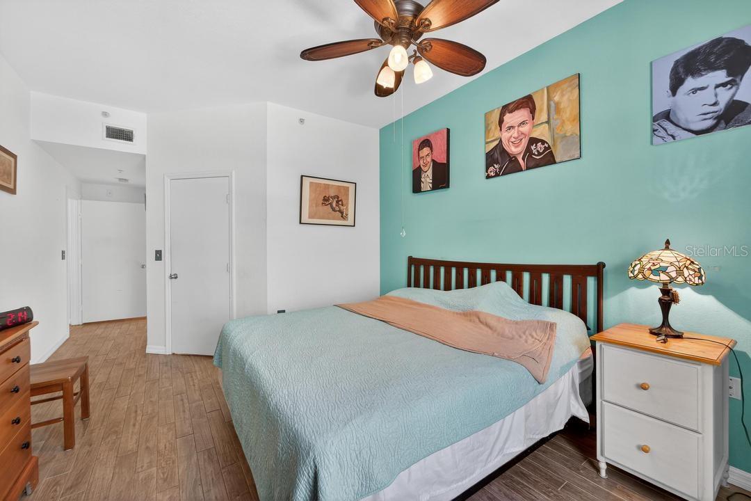 TB8493366 Property Photo