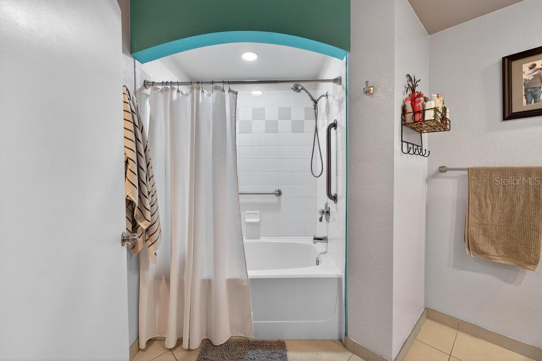 TB8493366 Property Photo