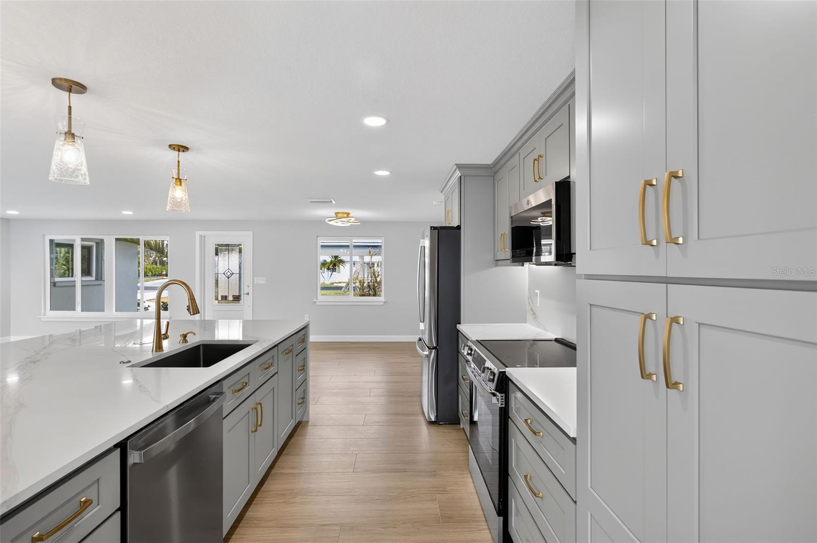 1424 LEMON BAY DR, ENGLEWOOD, FL, 34223