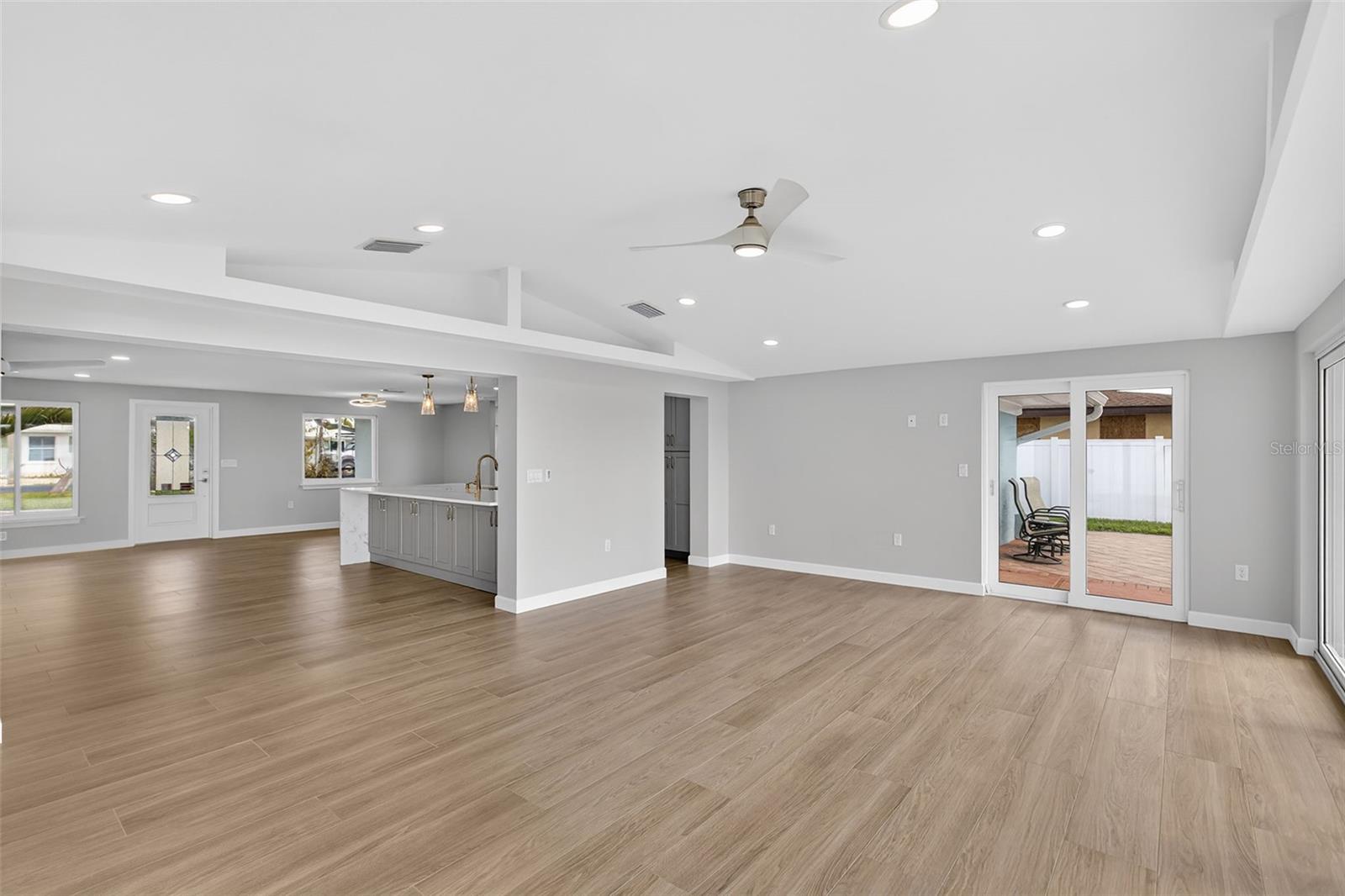 1424 LEMON BAY DR, ENGLEWOOD, FL, 34223
