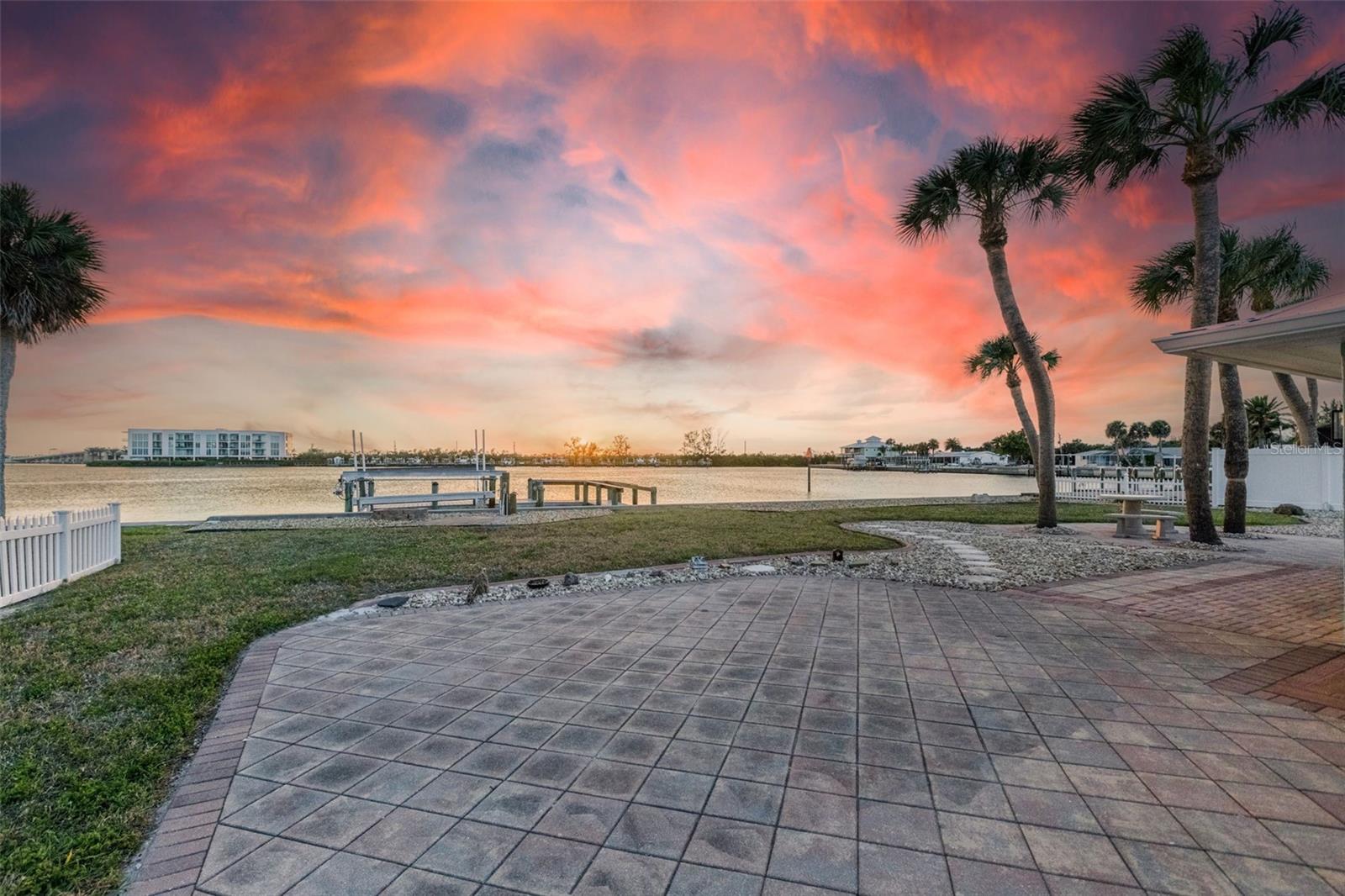 1424 LEMON BAY DR, ENGLEWOOD, FL, 34223