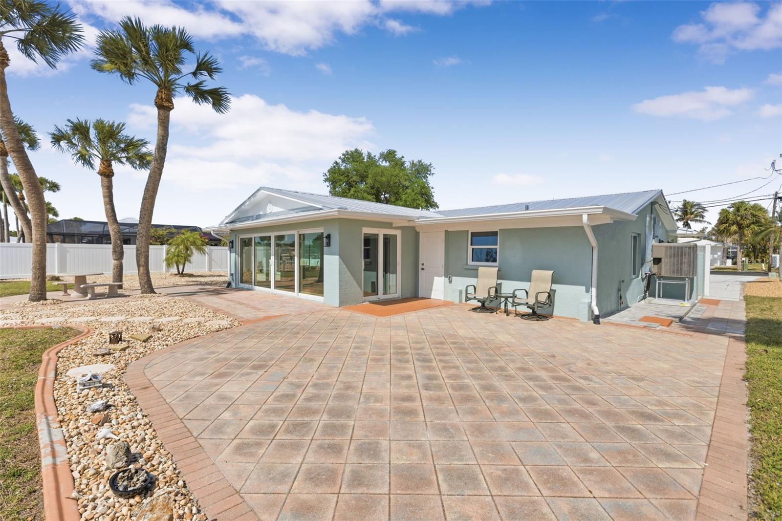 1424 LEMON BAY DR, ENGLEWOOD, FL, 34223