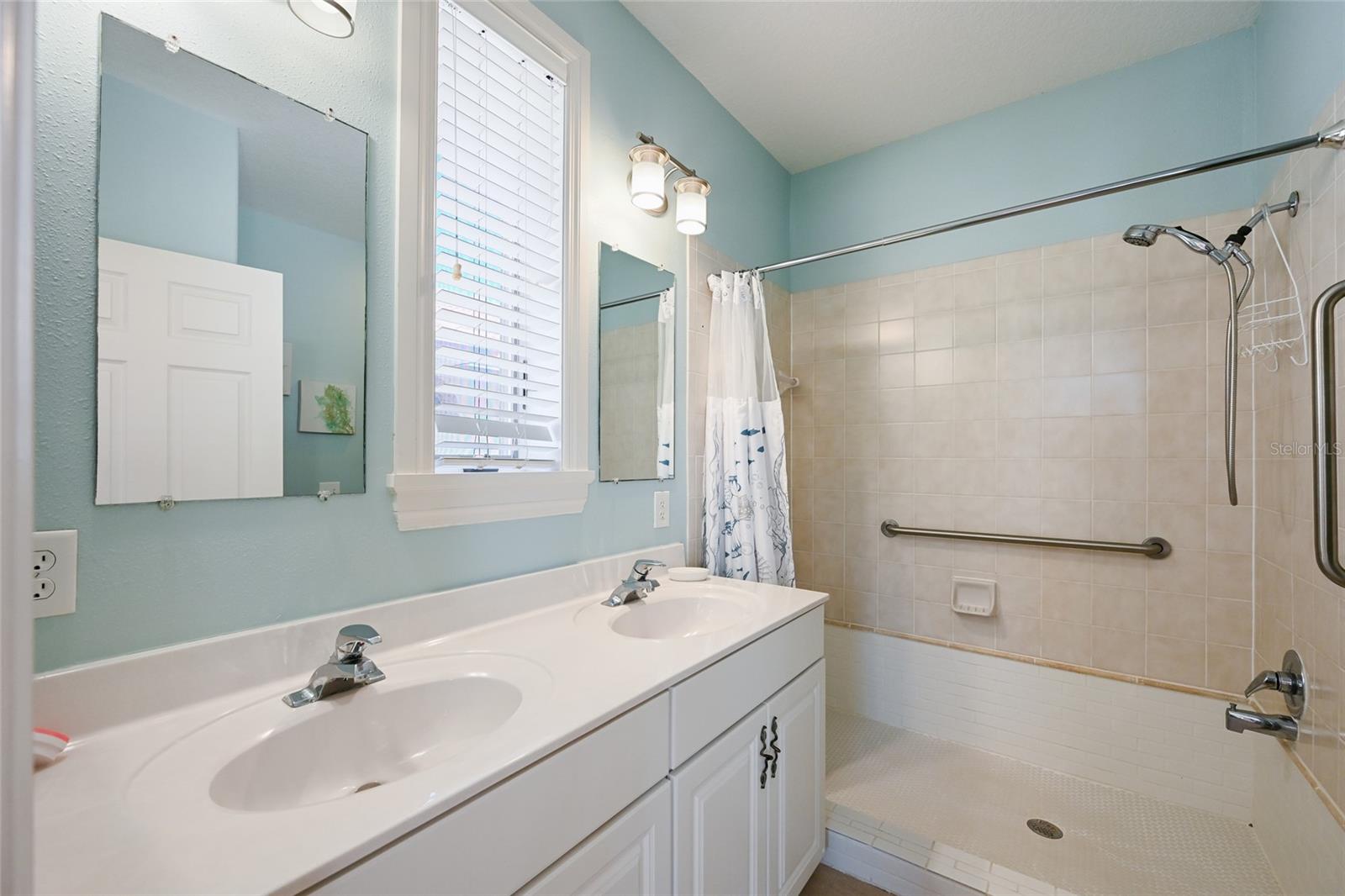 889 N SHORE DR, ANNA MARIA, FL, 34216