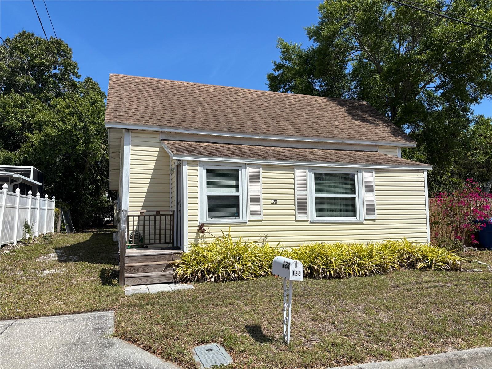 128 2ND AVE SW, LARGO, FL, 33770