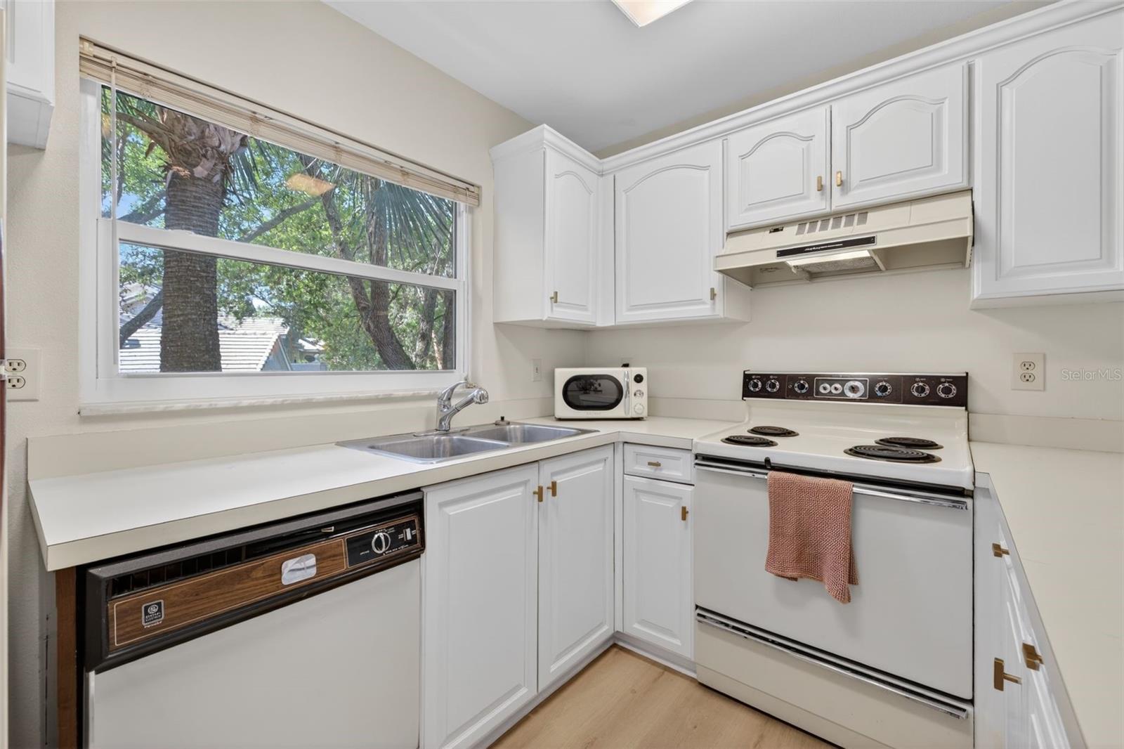 492 SANTA CRUZ PL NE #E, ST PETERSBURG, FL, 33703