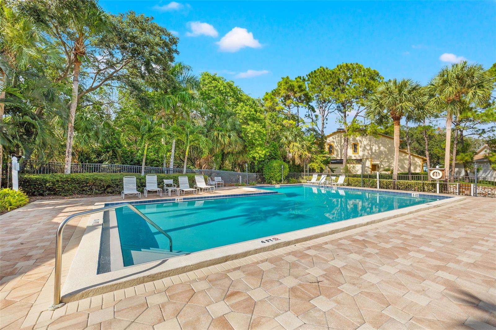 492 SANTA CRUZ PL NE #E, ST PETERSBURG, FL, 33703