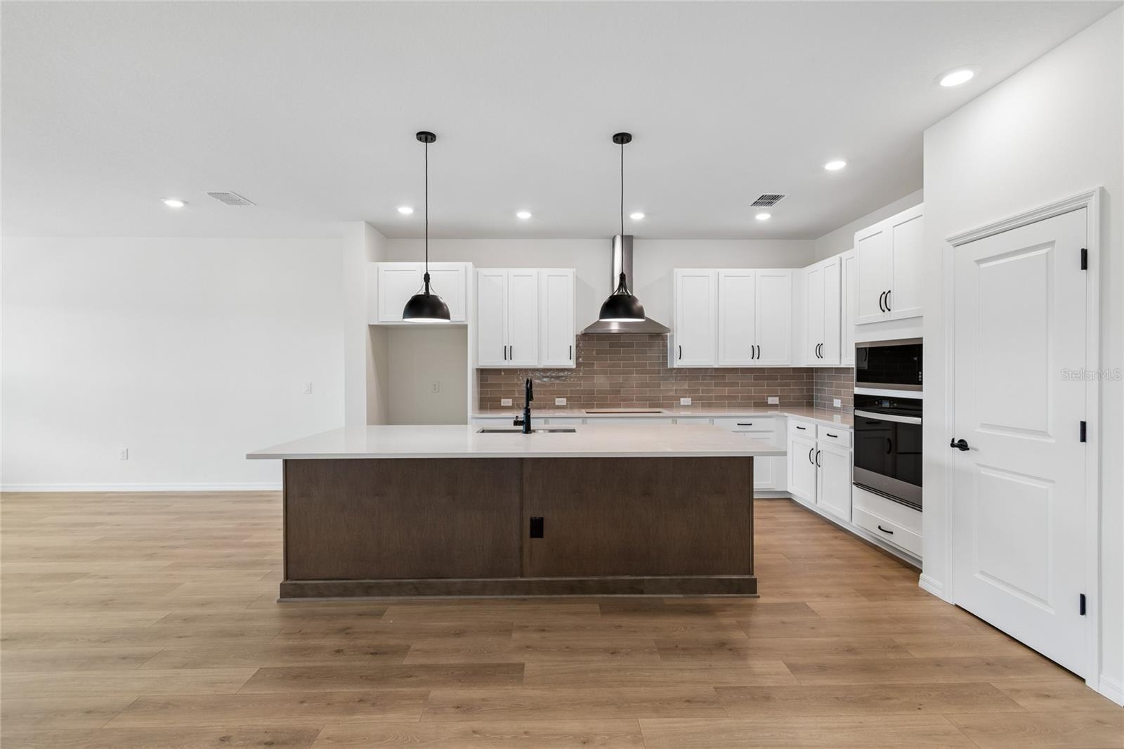 5113 CHAPEL ROW AVE, APOLLO BEACH, FL, 33572