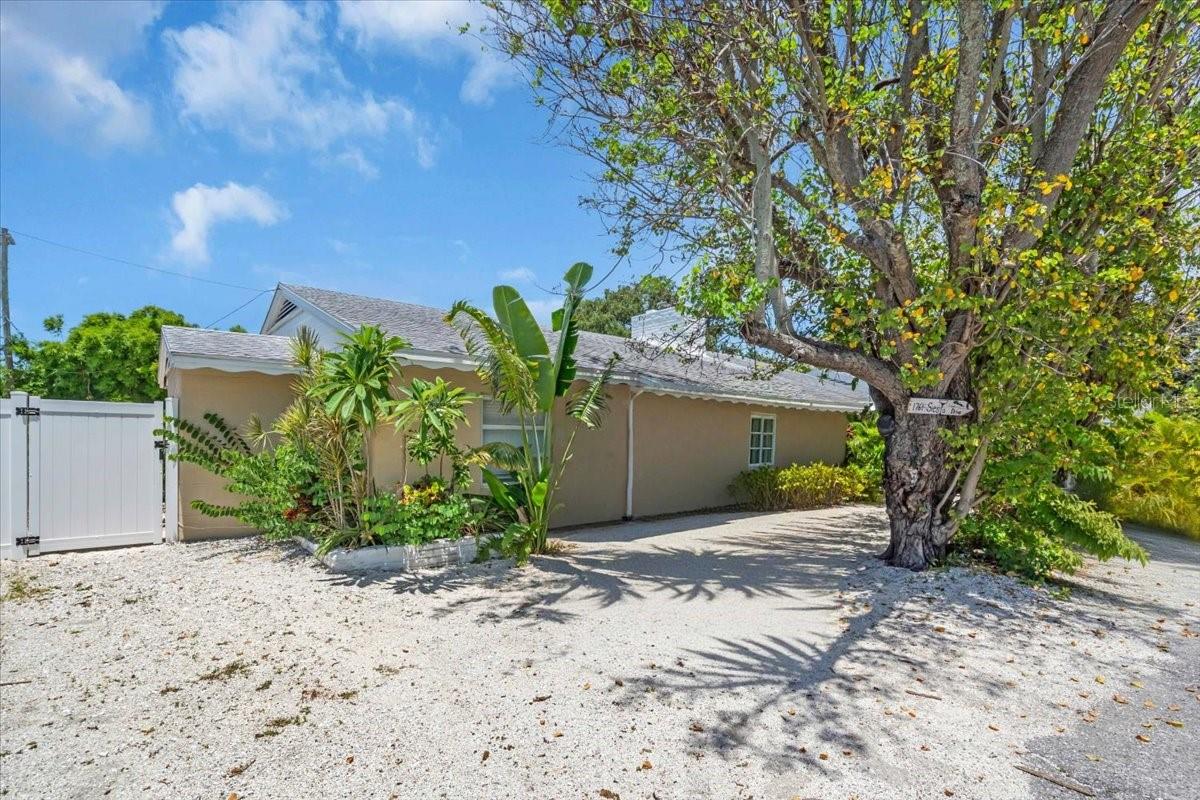 1761 SIESTA DR, SARASOTA, FL, 34239