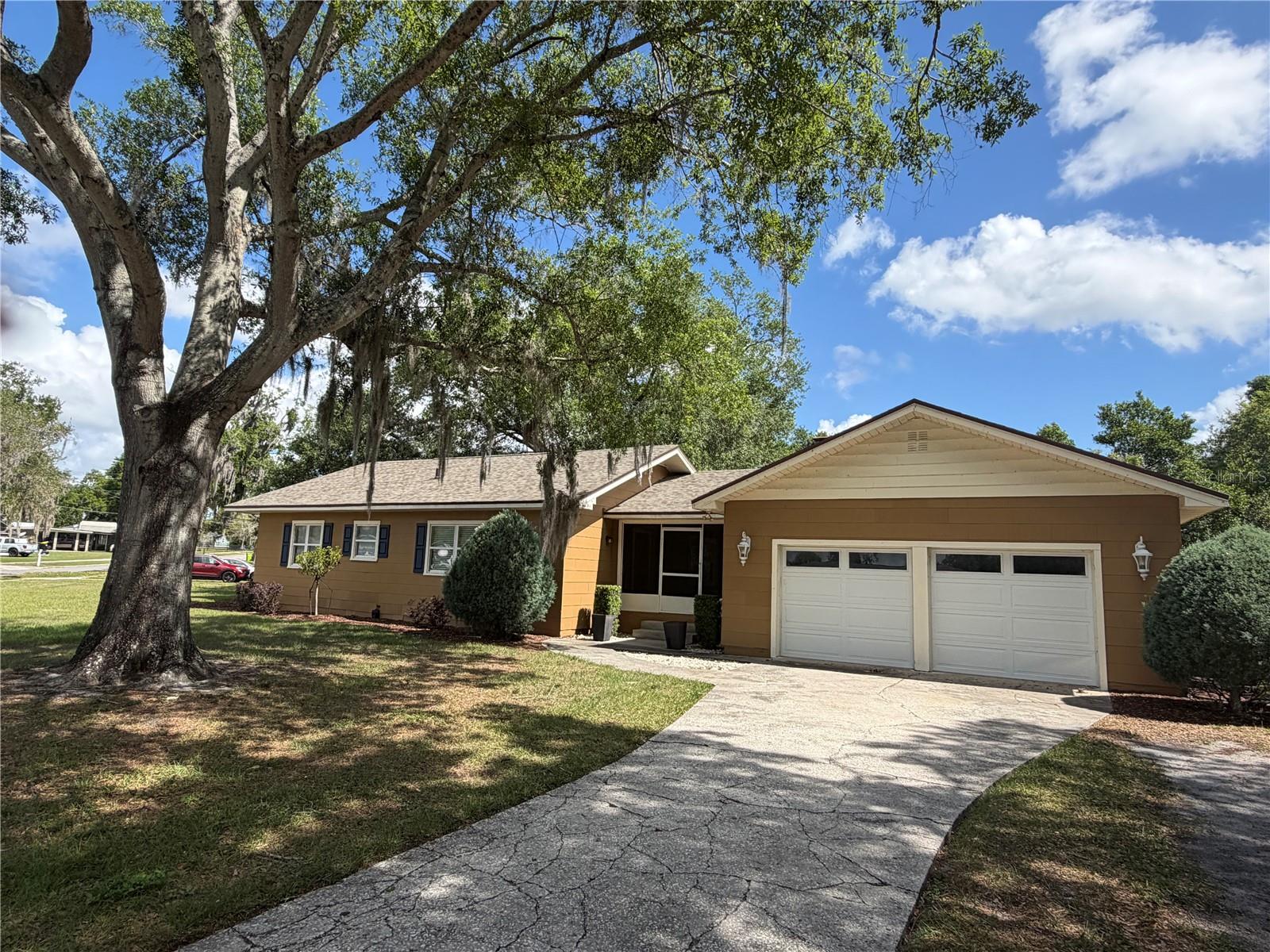 224 W LAKE AVE, AUBURNDALE, FL, 33823