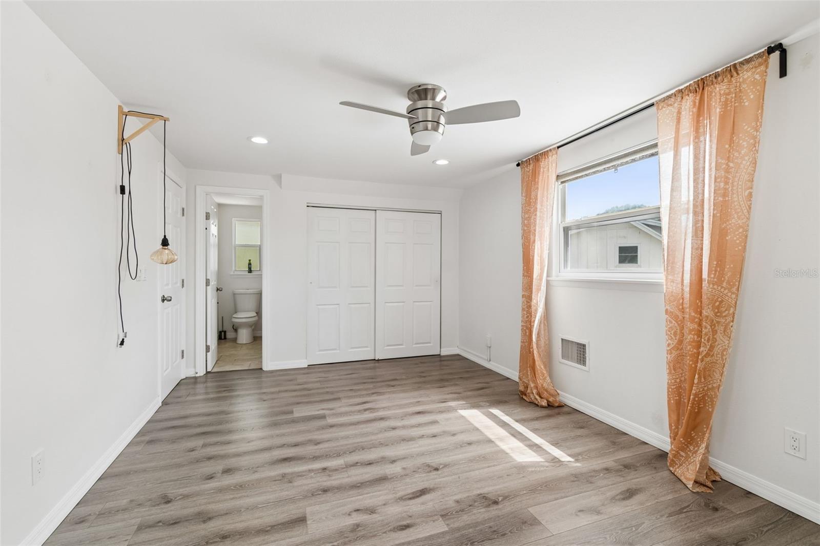 8043 124TH ST, SEMINOLE, FL, 33772