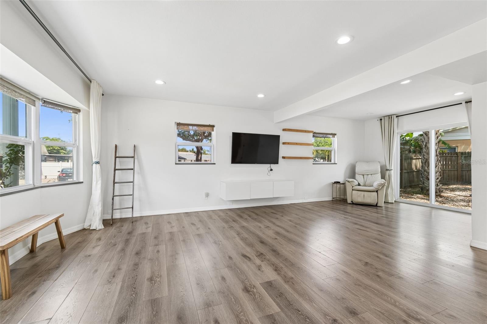 8043 124TH ST, SEMINOLE, FL, 33772